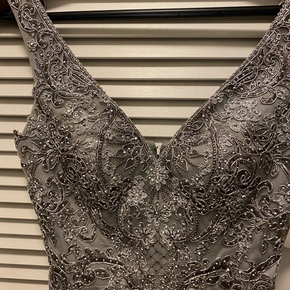 Elegant Silver Embellished Dress NWT - Picture 5 of 14